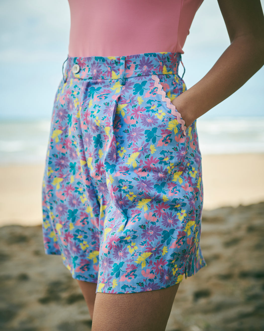 Lowie Linen Hyper Floral Pleat Front Shorts